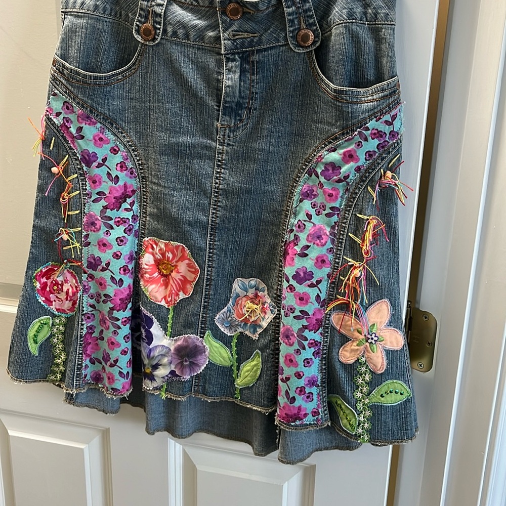 Art to wear embellished skirt sz 11